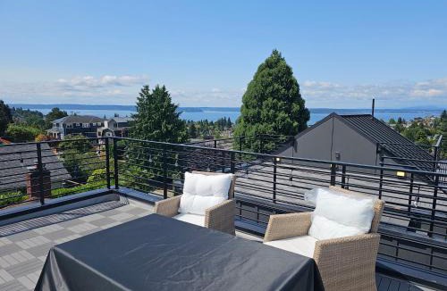 Genesee House | West Seattle home water views