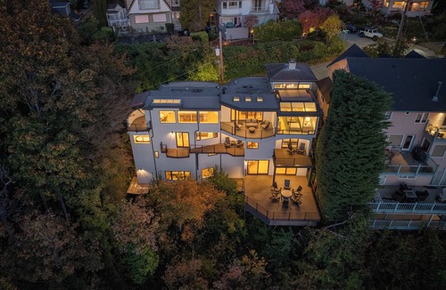 Gatewood House | West Seattle/Ocean & Mountain Views + Balcony