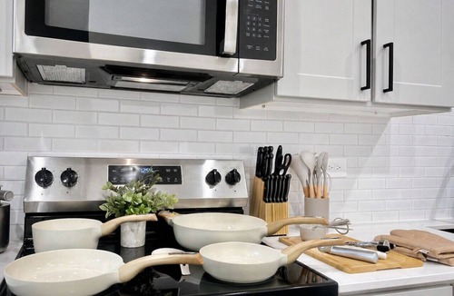 Sherman Apartment | West Sherman WorkerFriendly, Quiet, W/D, Pool+Gym