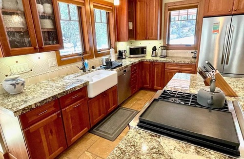Tahoe Pines House | West Shore Woodsy Escape