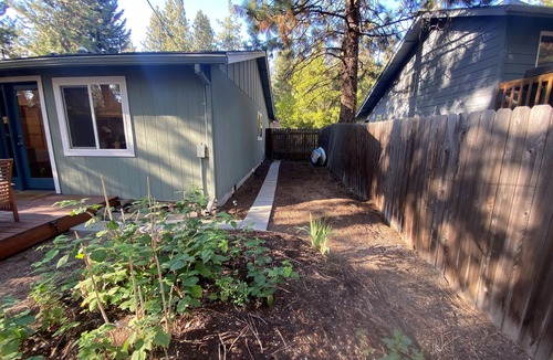 Century West Apartment | West side dog-friendly cozy studio w/private yard