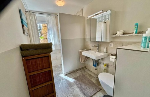 Zullwil Bed & Breakfast | West-Side doubleroom + Singlebed/shower WC/outside veranda/Castel & Garden view
