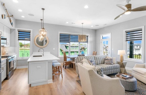 Ottawa House | West Side Duplex | Port Place Neighborhood
