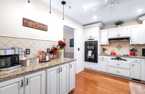 Wichita House | West-Side Ruby: Hot Tub, King Beds, Arcade, Pool Table