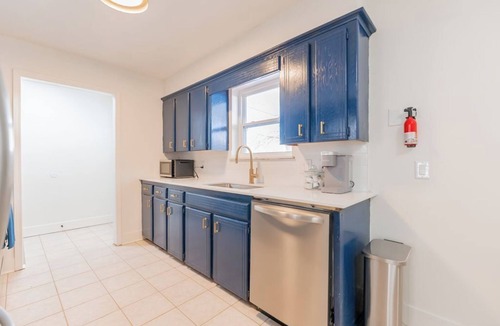 Stillwater House | West Street Retreat - Minutes from Downtown