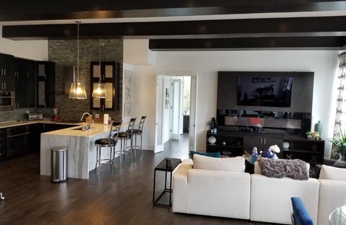 Cityplace Apartment | West Village Loft
