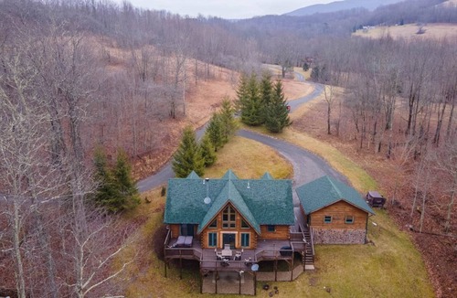Mace Cabin | West Virginia Luxury Cabin, near Snowshoe, in Beautiful Sunset Mountain Village