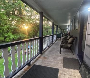 Fleischmanns Hotel | West Wind Motel