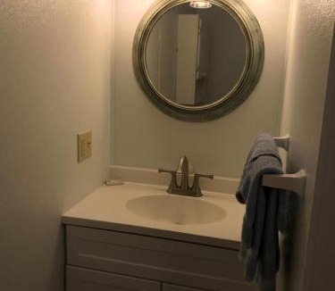 Clayton Hotel | West Winds Motel & Cottages