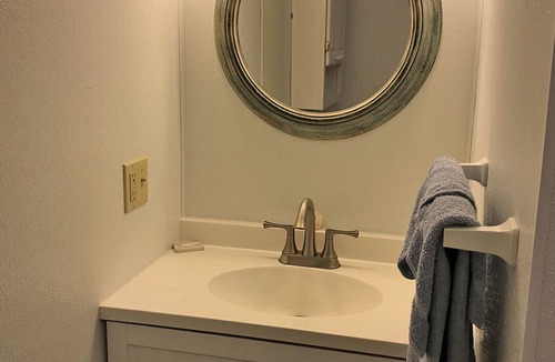Clayton Hotel | West Winds Motel & Cottages