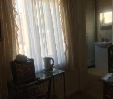 Barrow upon Humber Bed & Breakfast | West Wold Farm House B&B