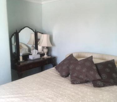 Barrow upon Humber Bed & Breakfast | West Wold Farm House B&B