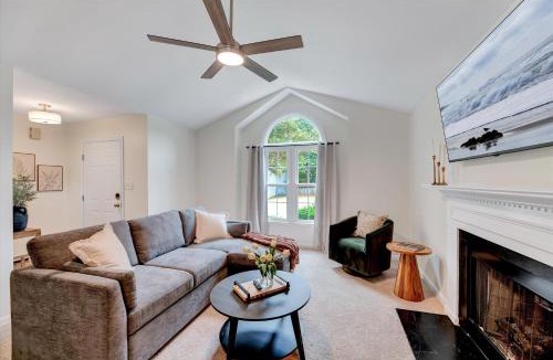 Northwest Raleigh House | WestBorough Hideaway Fenced Yard 3B Central