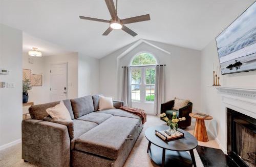 Northwest Raleigh House | WestBorough Hideaway Fenced Yard 3B Central