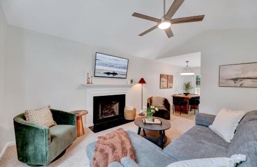 Northwest Raleigh House | WestBorough Hideaway Fenced Yard 3B Central