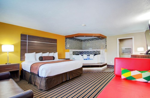 Clinton Hotel | Westbridge Inn and Suites