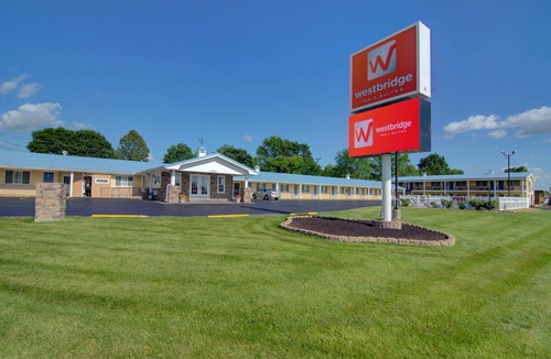 Clinton Hotel | Westbridge Inn and Suites