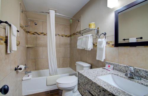 Clinton Hotel | Westbridge Inn & Suites