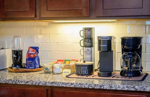 Eastside Apartment | Westcott 2BD Apt in Mansion mins SU & JMA Dome