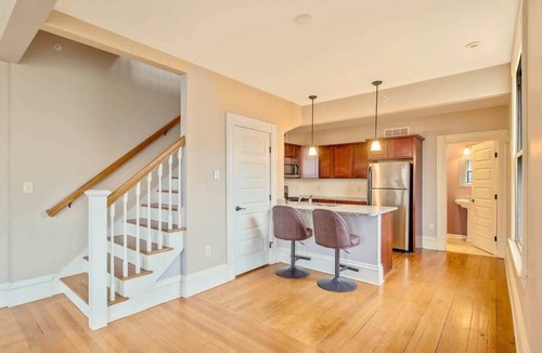 Eastside Apartment | Westcott 2BD Apt in Mansion mins SU & JMA Dome