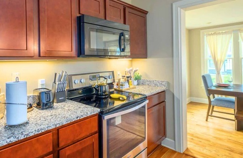 Eastside Condo | Westcott Mansion: 3BR Apt Near SU & JMA Dome
