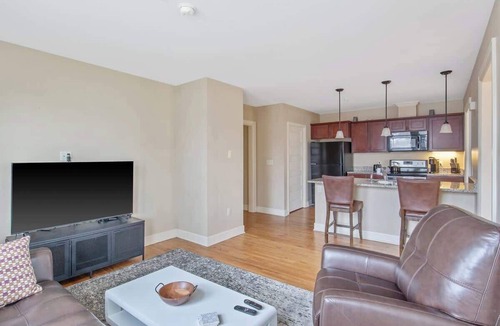 Eastside Condo | Westcott Mansion: 3BR Apt Near SU & JMA Dome