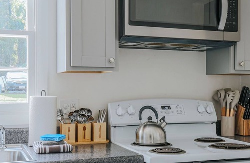 Jefferson Park Avenue House | Westerly Haven B: Walk to Scott Stadium!