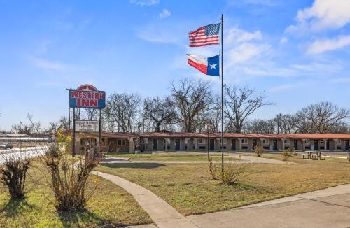 Cleburne Hotel | Western Inn by Capital O Cleburne TX