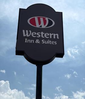 Grinnell Hotel | Western Inn & Suite Grinnell IA