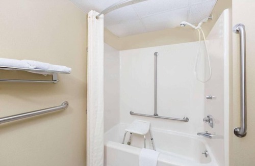 Grinnell Hotel | Western Inn & Suites