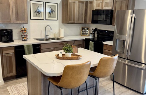 Hermiston House | Western Jewel -King & Queen