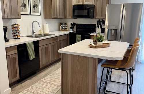 Hermiston House | Western Jewel -King & Queen