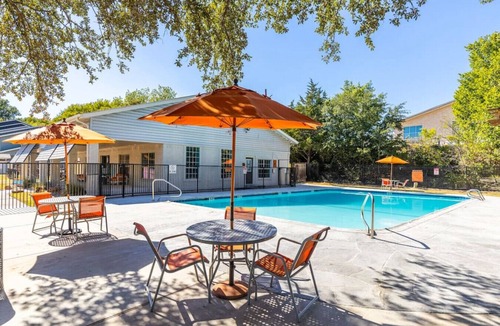 Fort Worth Apartment | Western Modern 2 Story Townhome - Pool, Gym, Park