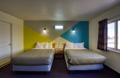 Shamrock Hotel | Western Motel