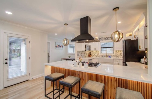 Spring Branch Central House | Western Oaks Retreat