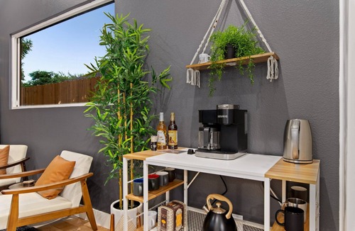 West Dallas House | Western Oasis - Chic New 6BR 10-min from Downtown