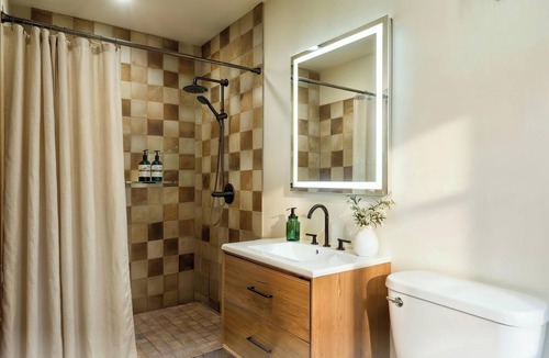 Grand Lake Hotel | Western Riviera Lakeside Lodging