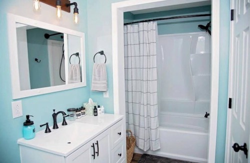 Lexington Apartment | Western Themed 1 bedroom, great location.