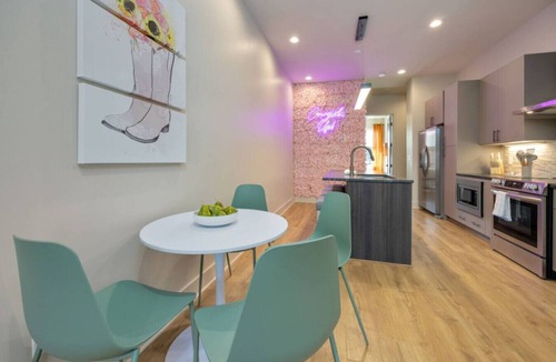 Radnor House | Western Vibes | Private Rooftop Lounge