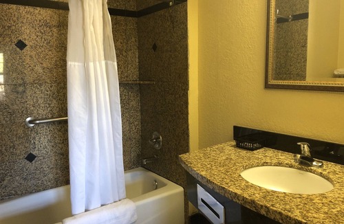 Willits Hotel | Western Village Inn