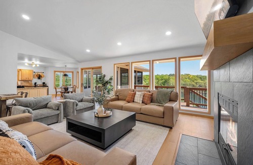 Bella Vista House | Western Waters: Lake Front > Boat Dock > Game Room > Fire Pit