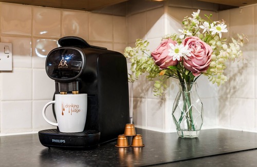 Sheffield City Centre Apartment | Westfield Plaza - Spacious Central Apartment