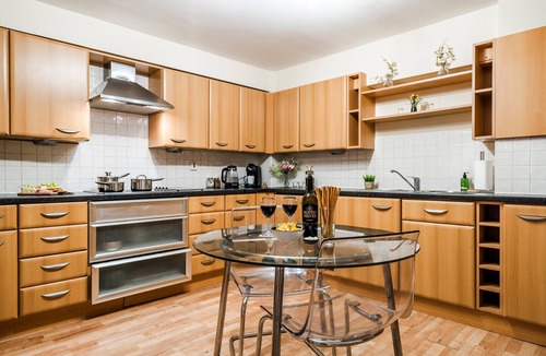 Sheffield City Centre Apartment | Westfield Plaza - Spacious Central Apartment