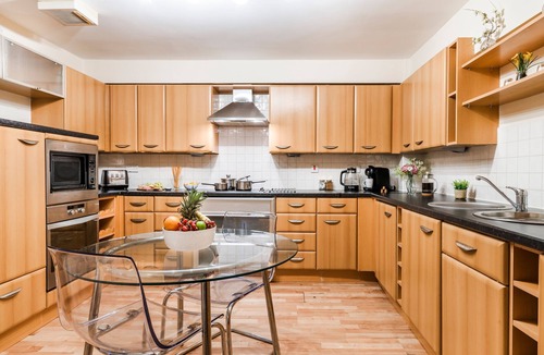 Sheffield City Centre Apartment | Westfield Plaza - Spacious Central Apartment