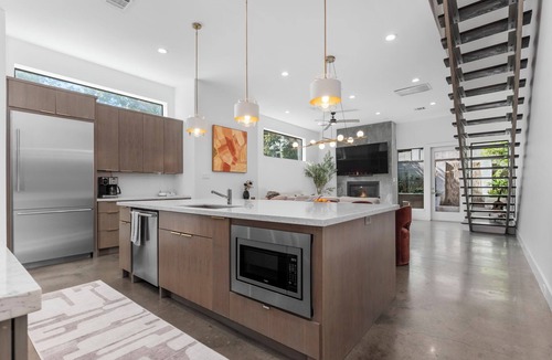 Greenway Plaza-Upper Kirby House | Westgate Luxe Stay