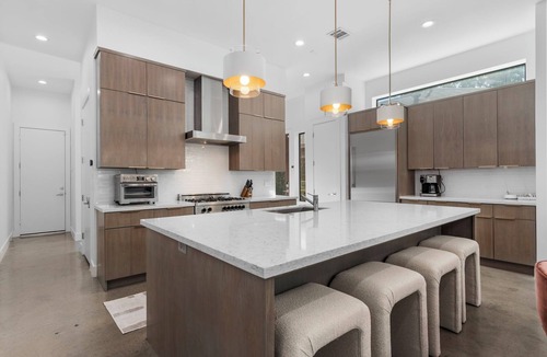 Greenway Plaza-Upper Kirby House | Westgate Luxe Stay
