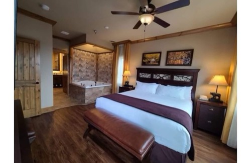 Gatlinburg Apartment | Westgate Smoky Mountain Resort & Water Park Suite 03