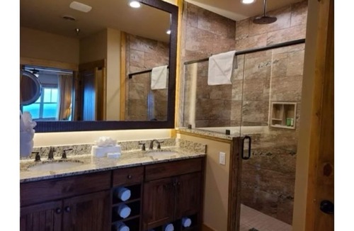 Gatlinburg Apartment | Westgate Smoky Mountain Resort & Water Park Suite 03