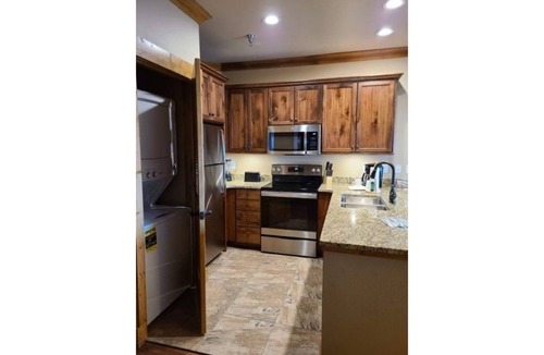 Gatlinburg Apartment | Westgate Smoky Mountain Resort & Water Park Suite 06