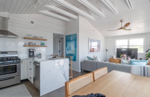 West Hampton Dunes House | Westhampton Beach Dune Dog on the Bay Steps From the Ocean